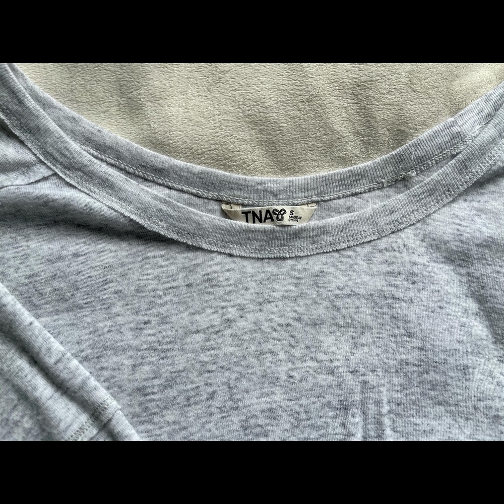 Aritzia TNA long sleeve - Picture 2 of 3